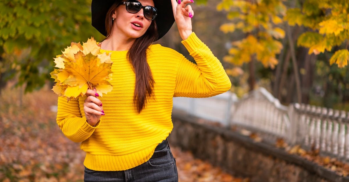Sweter na jesień bez nudy: 7 stylizacji, które wyglądają jak z katalogu