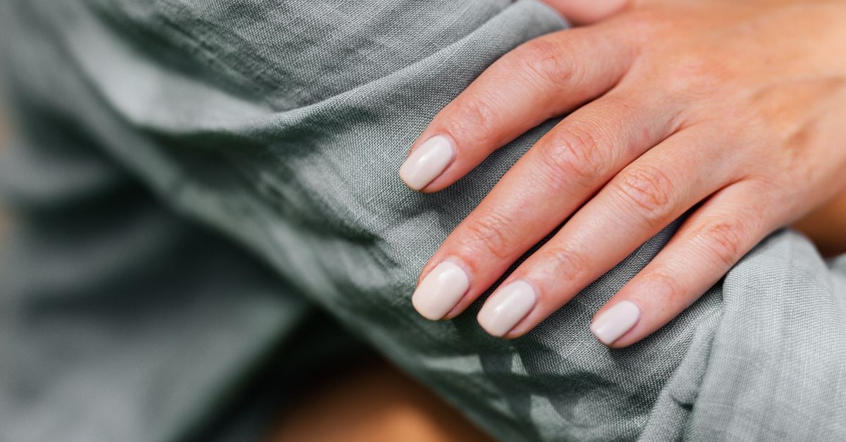 Dlaczego paznokcie się łamią? Najczęstsze przyczyny i proste sposoby na wzmocnienie